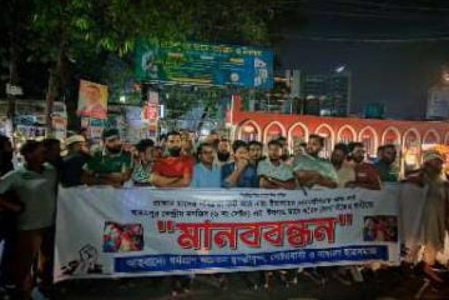 উত্তরা কেন্দ্রীয় ঈদগা মাঠে মেলা বন্ধের দাবিতে মানববন্ধন