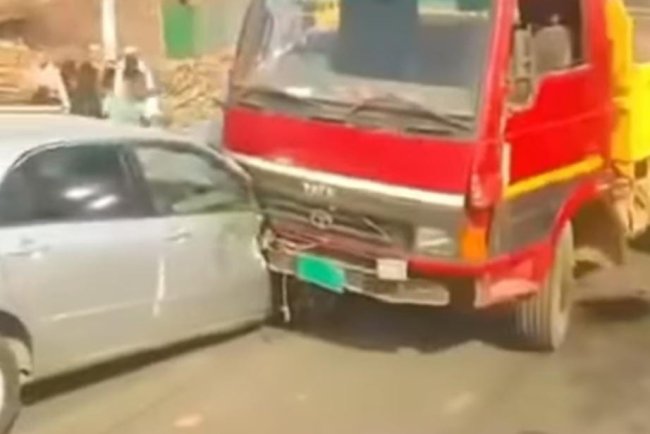 ঢাকা-ময়মনসিংহ মহাসড়কে ভয়াবহ ট্রাক-প্রাইভেট কার সংঘর্ষ, নিহত ৩