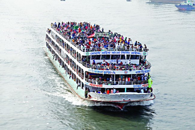ঈদের সময় অতিরিক্ত ভাড়া ও যাত্রী বহন করলে লঞ্চের রুট পারমিট বাতিল: নৌপরিবহন উপদেষ্টা