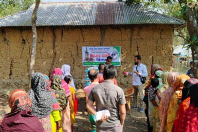 প্রবাসী শেখ সোহেলের উদ্যোগে শ্রীপুরে ইফতার সামগ্রী বিতরণ