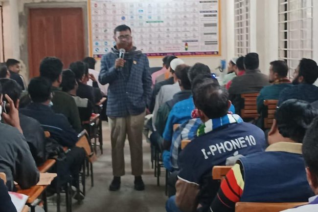 সড়ক দুর্ঘটনা কমানোর জন্য মাস্টার ট্রেইনার শাহীন হোসেন মোল্লার পদক্ষেপ