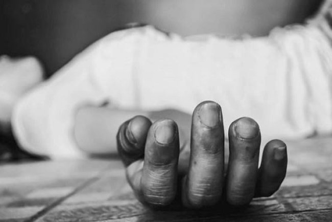 বরিশাল  হিজলায়  এক জেলাকে পিটিয়ে হত্যা