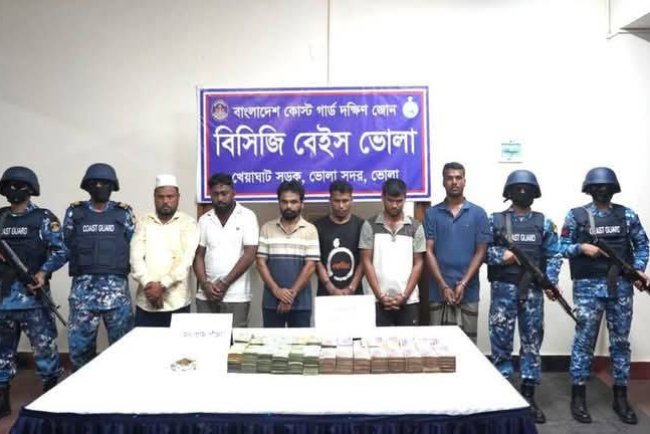 মেঘনায় বিশেষ অভিযানে ৬ দুষ্কৃতিকারী ৫৩ ড্রেজার, ৩৬ বাল্কহেড ও ১ কোটি টাকা উদ্ধার