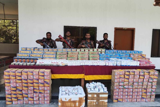 ৪৯ বিজিবি'র অভিযানে ২ কোটি ৭ লক্ষ টাকার ভারতীয় মালামাল জব্দ করেছে।