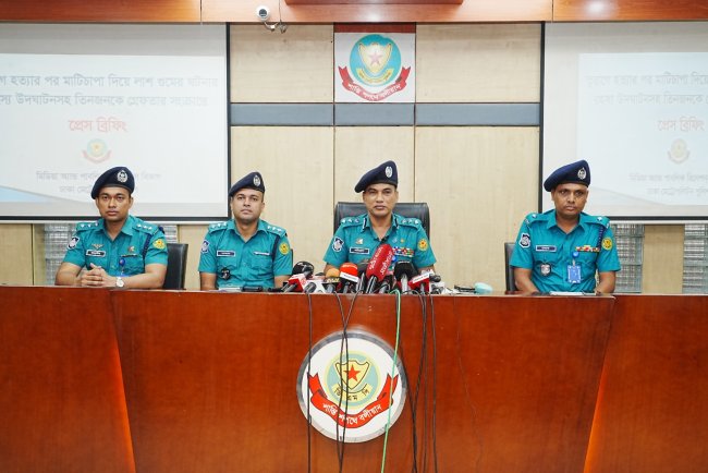 তুরাগে হত্যার পর মাটিচাপা দিয়ে লাশ গুম: চাঞ্চল্যকর ক্লুলেস মামলার রহস্য উদঘাটনসহ তিনজন গ্রেফতার