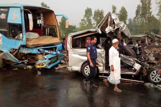 দুর্ঘটনা রোধে সম্মিলিত উদ্যোগ প্রয়োজন: করণীয় জেনে নিন চালক, পথচারী, যাত্রী ও ট্রাফিক পুলিশের