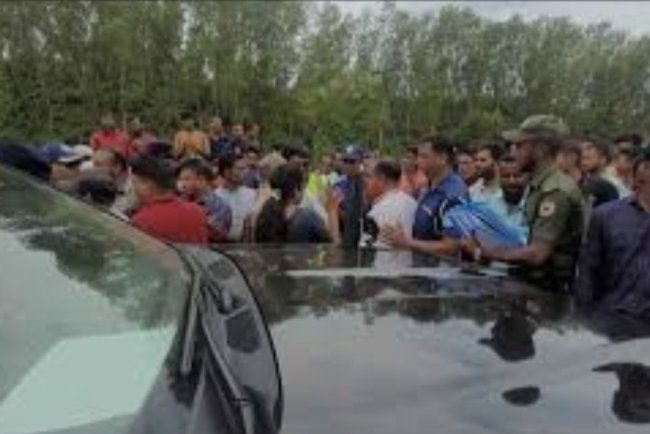 শেরপুরে পরিবেশ, বন ও জলবায়ু পরিবর্তন মন্ত্রণালয় এবং পানিসম্পদ মন্ত্রণালয়ের উপদেষ্টা সৈয়দা রিজওয়ানা হাসানের গাড়ি বহরে হামলা