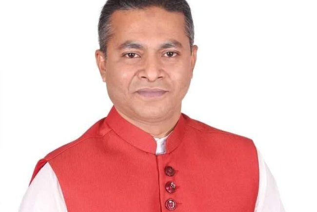 হিজলার হরিনাথপুর ইউনিয়নের চেয়ারম্যান পলাতক