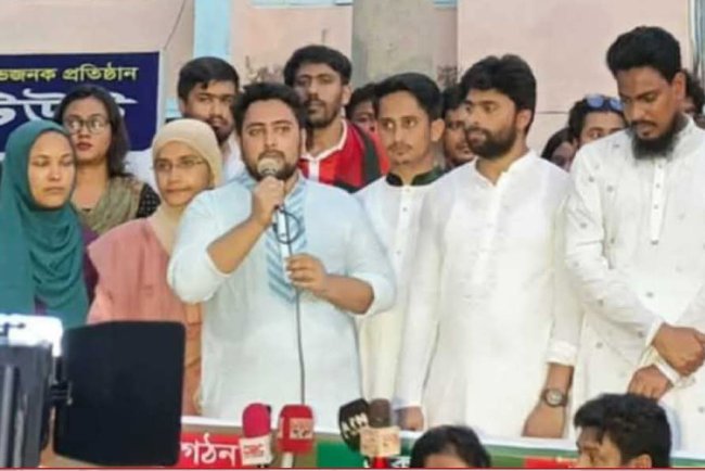 নতুন সংবিধানে ‘জুলাই সনদ’ সংযুক্ত না হলে আগামী ৩ আগস্ট থেকে ঢাকার রাজপথে ফের আন্দোলনে নামার ঘোষণা দিয়েছেন জাতীয় নাগরিক পার্টির (এনসিপি) আহ্বায়ক নাহিদ ইসলাম।