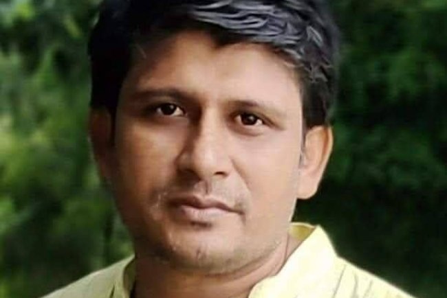 অন্ধকারের ভেতর আলো খোঁজার ও অপরাধের মুখোমুখি এক নির্ভীক সাংবাদিক আহাদ