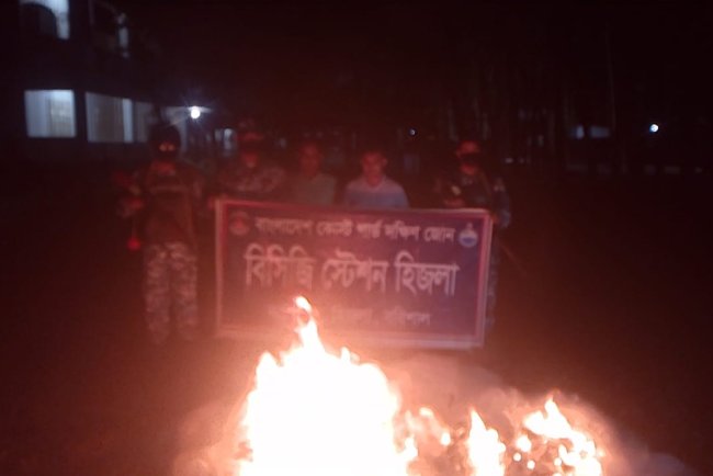 হিজলায় অভিনব কায়দায় কারেন্ট জাল পরিবহন: প্রশাসনের অভিযানে আটক ও জরিমানা