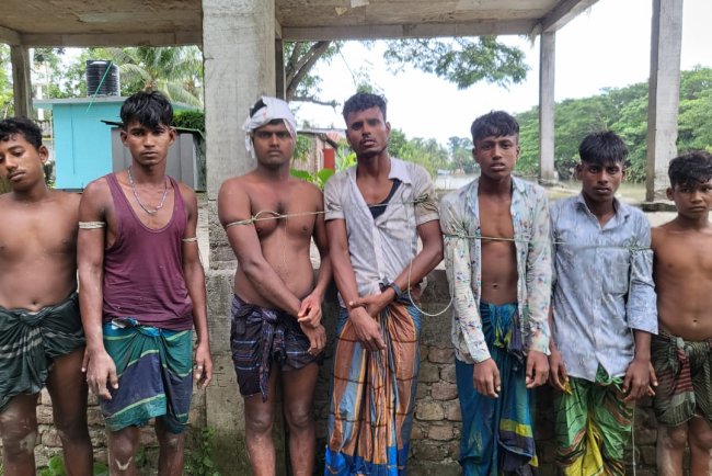 হিজলায় যৌথ অভিযানে জেলেদের হামলা