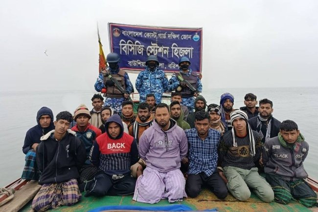বরিশালের হিজলায় অবৈধ বালু উত্তোলনের বিরুদ্ধে বড় অভিযান